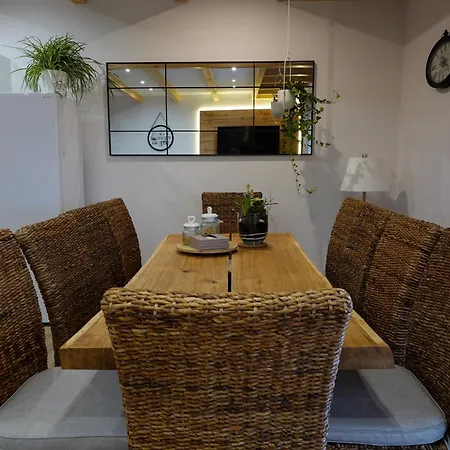 Wyraj Nad Pilica Holiday home Ponikla